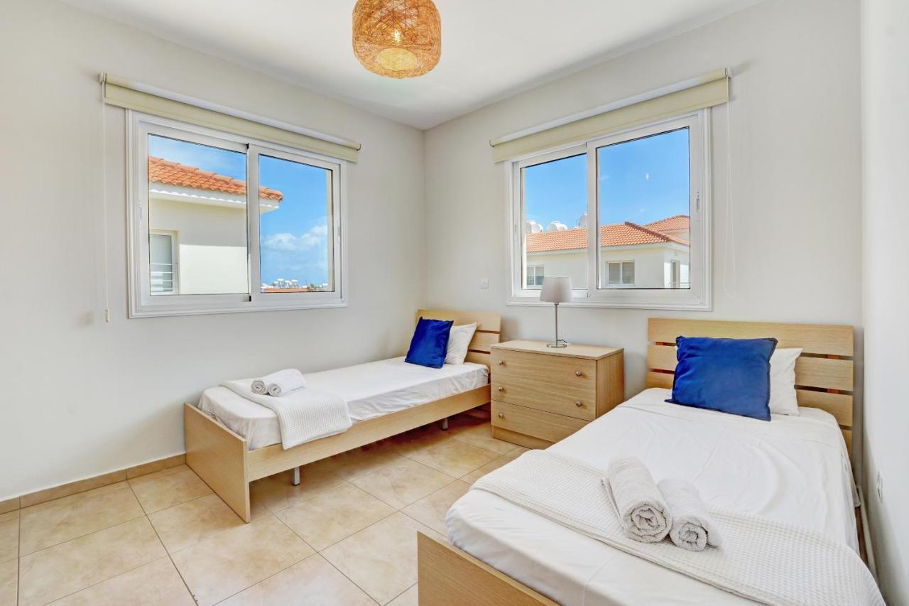♥ Sunny&Cozy Family Apartment ★ Walk To The Beach☼ Paralimni Exterior foto